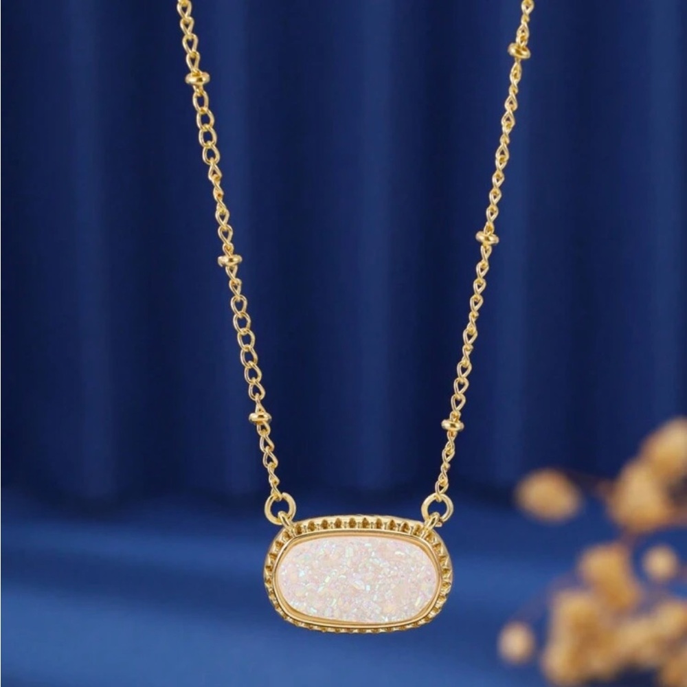 Oval Pendant Necklace White Gold‎